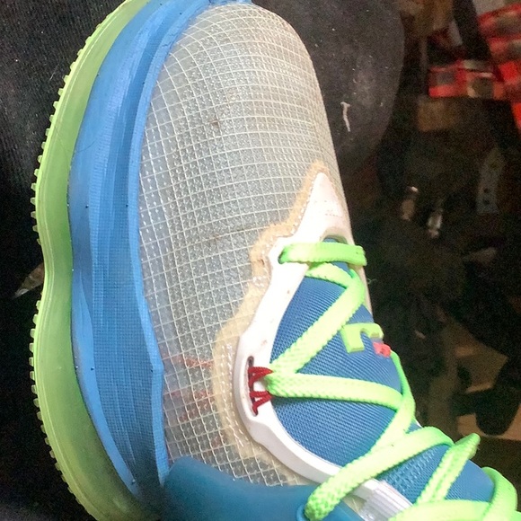 2022 Nike LeBron Sneakers - Picture 11 of 13